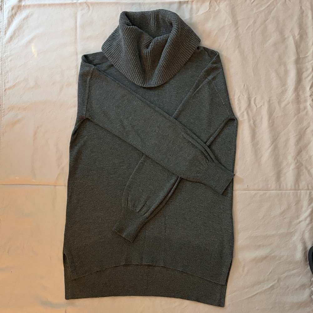 LOFT Women's Gray Turtleneck Sweater
